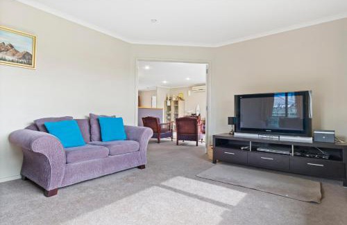 Bowentown Maison | Bowentown Bach - Waihi Beach Holiday Home