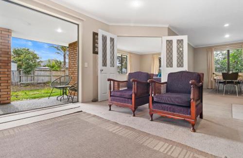 Bowentown Maison | Bowentown Bach - Waihi Beach Holiday Home