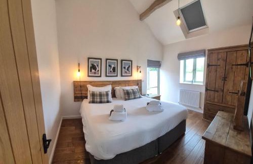 Longridge Maison | Bowland Breaks-A Luxury Barn Conversion with Optional Hot Tub, Log burner and countryside views