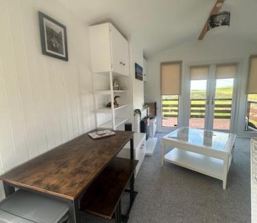 Portpatrick Chalet De Ski | Bowmore 7 - Stunning Sea Views, Farm Stay