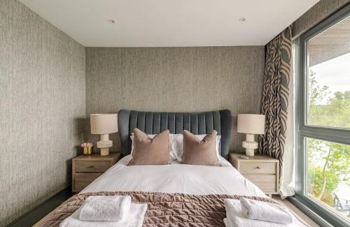 Lechlade Maison | Bowmore Lake House in Lakes By Yoo in Heart of The Cotswolds