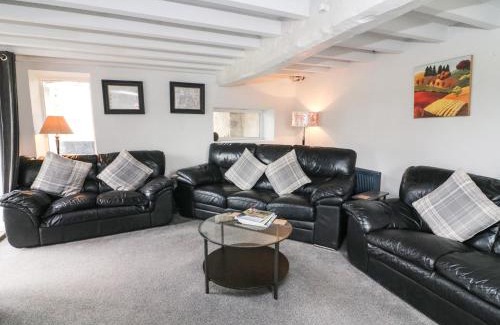 Wennington Maison | Box Tree Farm House