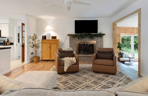 Rock Stream Maison | Boxwood Cottage, sleeps 8, nestled in the woods