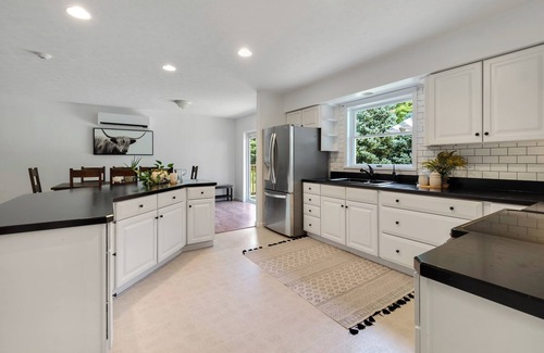 Rock Stream Maison | Boxwood Cottage, sleeps 8, nestled in the woods