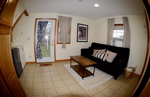 Guilderland Center Maison | Bozenkill Bungalow: Charming countryside home.