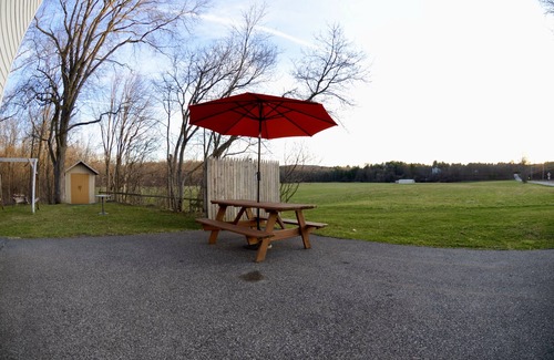 Guilderland Center Maison | Bozenkill Bungalow: Charming countryside home.