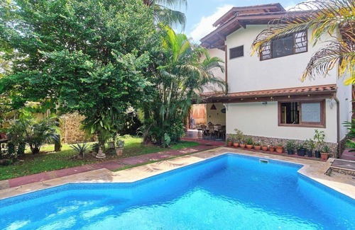 Horto Maison | Beautiful house in gated community with swimming pool in the middle of the Atlantic forest