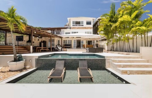 Caieira Maison | Cove in front of the island of Caras