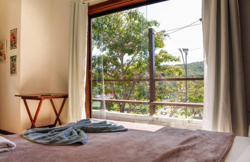 Portal da Ferradura Cabine | Hostel with private and shared rooms, excellent location and views.