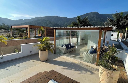 Maresias Maison | Cozy property right on the sand - Maresias Beach Available New Year's Eve