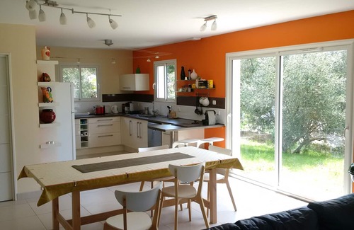 Saint-Etienne-de-Fontbellon Villa | Villa récente bien équipée dans la verdure, Sud Ardèche à 3km d'Aubenas