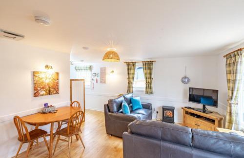 East Lewiston Maison | Bracken Lodge 5 with Hot Tub