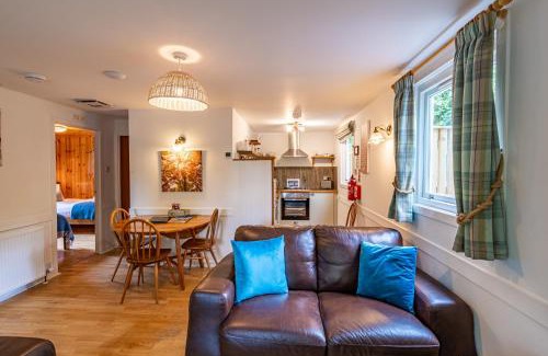 East Lewiston Maison | Bracken Lodge 7 with Hot Tub
