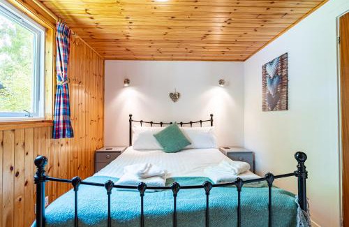 East Lewiston Maison | Bracken Lodge 7 with Hot Tub