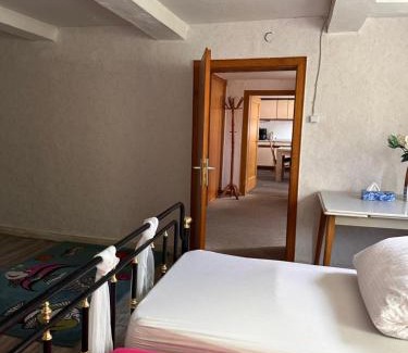 Erkeln Appartement | Brakel Mounteu-Ferinwohnung