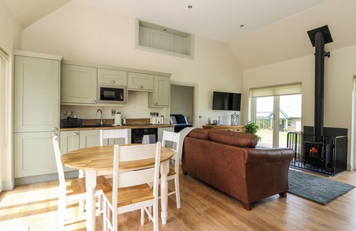 Murthly Cottage | BRAMBLE COTTAGE, pet friendly, luxury holiday cottage in Dunkeld