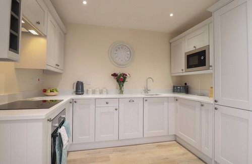 Saint Osyth Cottage | BRAMLEY COTTAGE, family friendly, with a garden in St. Osyth