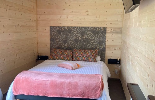 Saint-Martin-Belle-Roche Lit Et Petit-Déjeuner | Brand-new, cocooning cottage in a quiet, wooded garden 3 minutes from the freeway!
