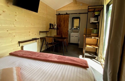 Saint-Martin-Belle-Roche Lit Et Petit-Déjeuner | Brand-new, cocooning cottage in a quiet, wooded garden 3 minutes from the freeway!