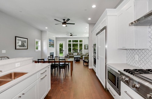 Homewood Maison | Brand New.1.5 blocks to Westin. 1st floor bed & bath. Walkable Convenience