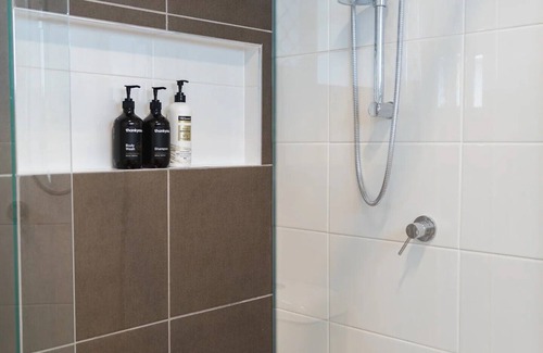 Wynnum Appartement | Brand new 1 bedroom micro apartment for 2