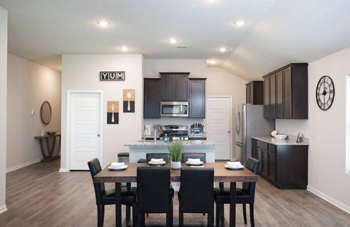 San Antonio Maison | Brand-New 3BR Brooks Extended Stay W/D WiFi!