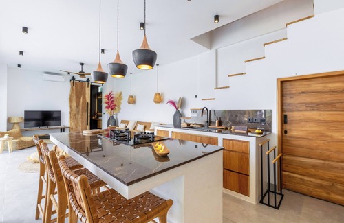 Batu Bolong Villa | Brand-new 3BR Luxury Villa Canggu Walk to the Beach & Restaurants