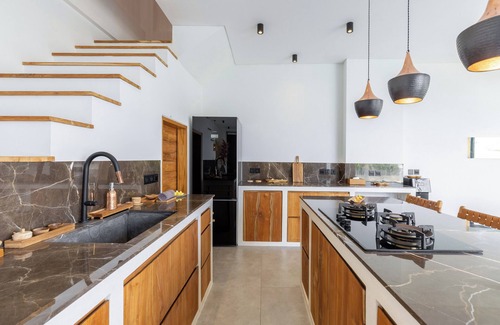 Batu Bolong Villa | Brand-new 3BR Luxury Villa Canggu Walk to the Beach & Restaurants