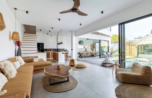 Batu Bolong Villa | Brand-new 3BR Luxury Villa Canggu Walk to the Beach & Restaurants