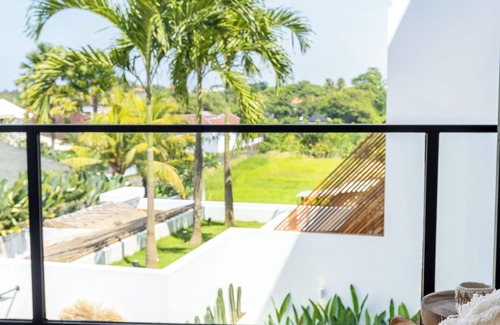 Batu Bolong Villa | Brand-new 3BR Luxury Villa Canggu Walk to the Beach & Restaurants