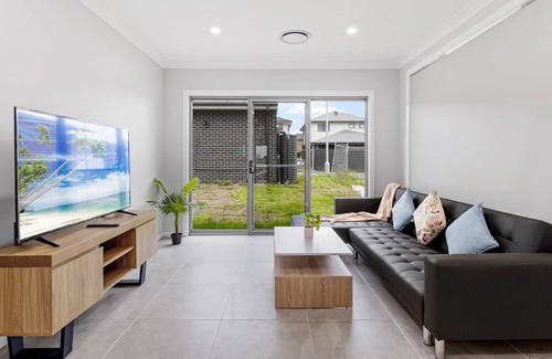 Austral Maison | Brand New 3Br One-Level House with WiFi & Parking