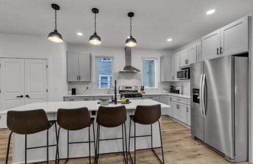 Mapleton/Fall Creek Maison | Brand-New 4BR - Unique Design Near Downtown Indy home