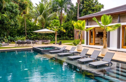 Los Lagos Villa | Brand New-5 Bed/Walking distance to the beach-Chef and butler included!