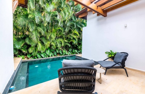 Los Lagos Villa | Brand New-5 Bed/Walking distance to the beach-Chef and butler included!