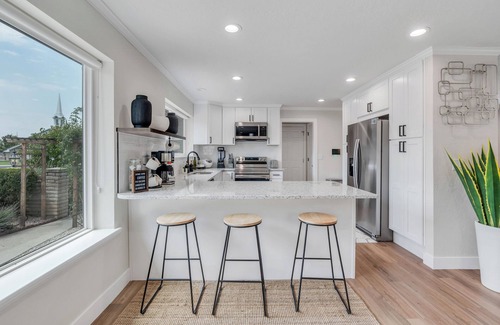 Hillcrest Maison | BRAND-NEW 5 room home in the heart of Orem with MINI GOLF, Pool/Ping pong tables