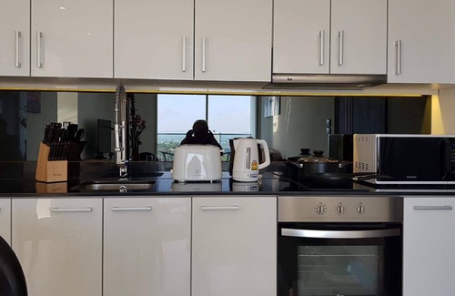 Pratumnak Hill Copropriété | NOUVELLE CHAMBRE DE NIVEAU 5 ÉTOILES AVEC VUE SUR LA VILLE ET L'OCEAN