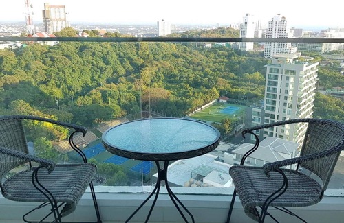 Pratumnak Hill Copropriété | NOUVELLE CHAMBRE DE NIVEAU 5 ÉTOILES AVEC VUE SUR LA VILLE ET L'OCEAN