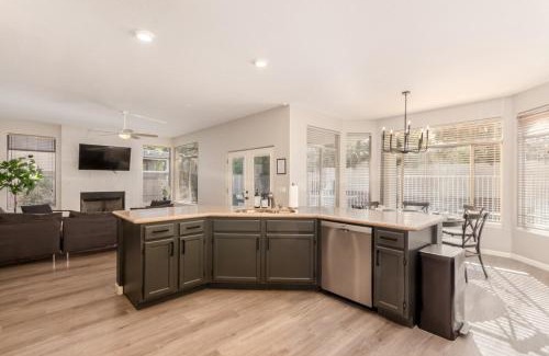 Chandler Maison | BRAND NEW 6 bdrm, 3 bath HEATED pool SLEEPS 16