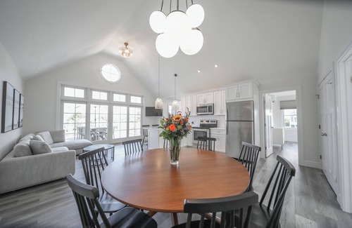 Kismet Maison | BRAND NEW - 8 Bedroom, 4 bathroom house with BEAUTIFUL BAY VIEWS-- Kismet!