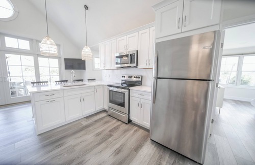 Kismet Maison | BRAND NEW - 8 Bedroom, 4 bathroom house with BEAUTIFUL BAY VIEWS-- Kismet!