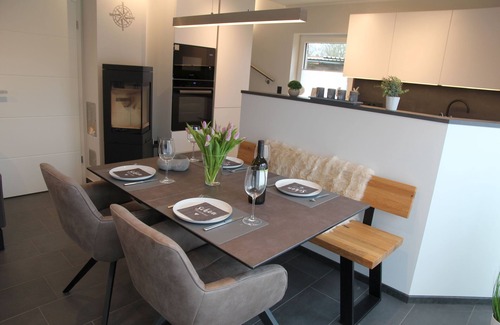 Eilsum Maison | Brand new 85sqm vacation home with dog permit directly on the water near Greetsiel!