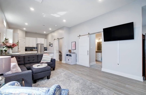 Austin Hills Maison | Brand New Adorable Arboretum bungalow