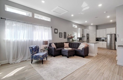Austin Hills Maison | Brand New Adorable Arboretum bungalow