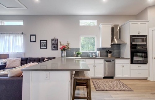 Austin Hills Maison | Brand New Adorable Arboretum bungalow