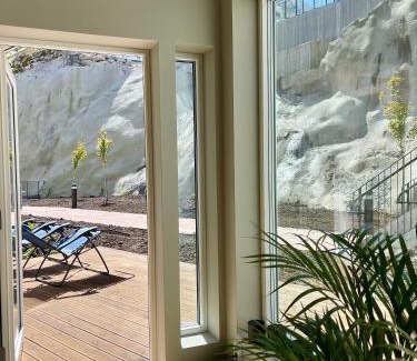 Bergenhus Appartement | Brand-new Apartement 2025 Sunny Private Terrace - By the Sea