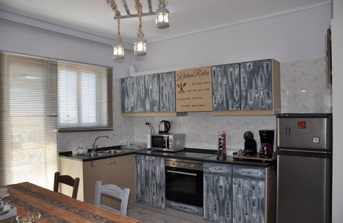 Glyfada Appartement | APT TOUT NEUF AVEC ACCESSOIRES DE MEUBLES FAITS MAIN