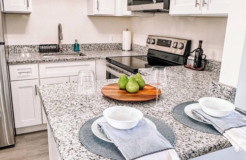 Weirs Beach Copropriété | Brand New Breathtaking Condo - A Walk to Weirs Beach