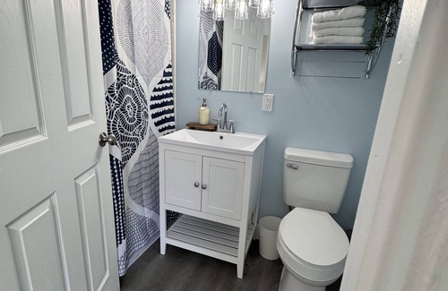 Weirs Beach Copropriété | Brand New Breathtaking Condo - A Walk to Weirs Beach