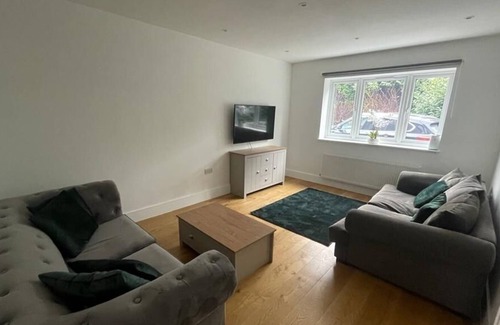 Redbridge Maison | Brand new build - 4 bed stunner - EV Charge point - Pool Table