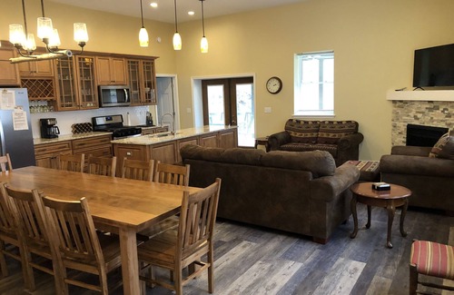 Ellicottville Maison | Nouvelle construction! Le magnifique chalet du Chardonnay